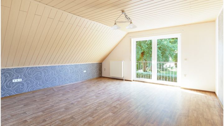 ***geräumige 2 Zimmer Oberwohnung mit EBK in Börger***

mit eigenem Garten, Terrasse, sowie Zufahrt und Carport