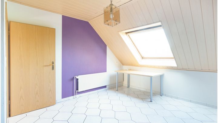 ***geräumige 2 Zimmer Oberwohnung mit EBK in Börger***

mit eigenem Garten, Terrasse, sowie Zufahrt und Carport