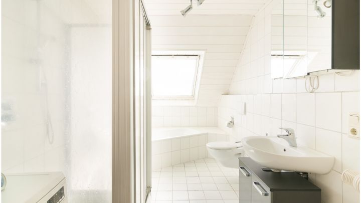 ***geräumige 2 Zimmer Oberwohnung mit EBK in Börger***

mit eigenem Garten, Terrasse, sowie Zufahrt und Carport