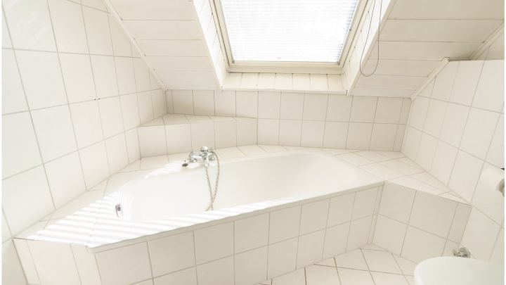 ***geräumige 2 Zimmer Oberwohnung mit EBK in Börger***

mit eigenem Garten, Terrasse, sowie Zufahrt und Carport