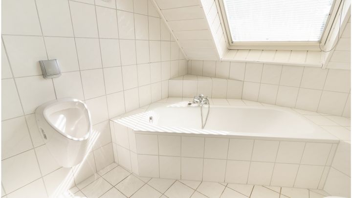 ***geräumige 2 Zimmer Oberwohnung mit EBK in Börger***

mit eigenem Garten, Terrasse, sowie Zufahrt und Carport