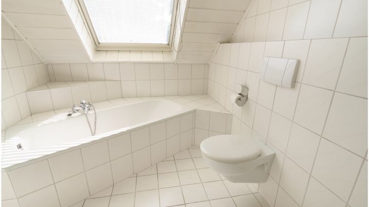 ***geräumige 2 Zimmer Oberwohnung mit EBK in Börger***

mit eigenem Garten, Terrasse, sowie Zufahrt und Carport