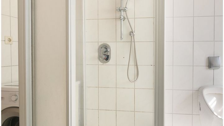 ***geräumige 2 Zimmer Oberwohnung mit EBK in Börger***

mit eigenem Garten, Terrasse, sowie Zufahrt und Carport