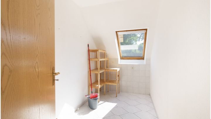 ***geräumige 2 Zimmer Oberwohnung mit EBK in Börger***

mit eigenem Garten, Terrasse, sowie Zufahrt und Carport