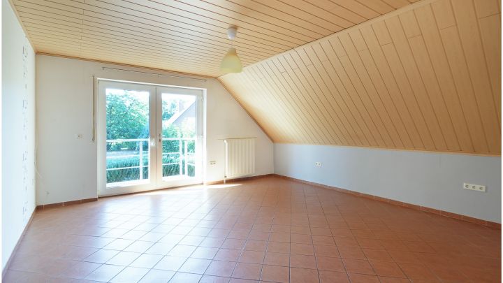 ***geräumige 2 Zimmer Oberwohnung mit EBK in Börger***

mit eigenem Garten, Terrasse, sowie Zufahrt und Carport