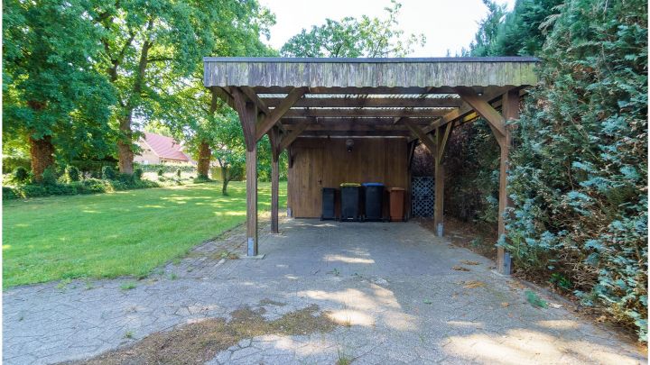 ***geräumige 2 Zimmer Oberwohnung mit EBK in Börger***

mit eigenem Garten, Terrasse, sowie Zufahrt und Carport