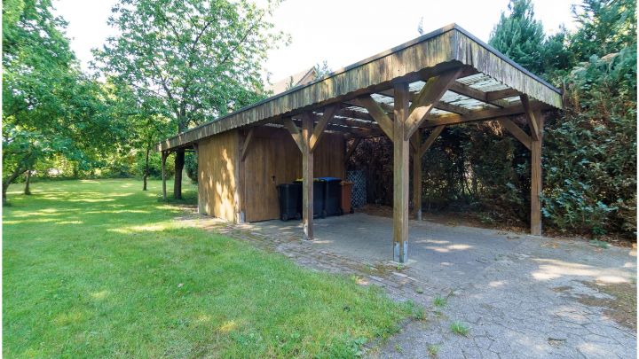 ***geräumige 2 Zimmer Oberwohnung mit EBK in Börger***

mit eigenem Garten, Terrasse, sowie Zufahrt und Carport