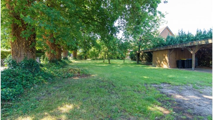 ***geräumige 2 Zimmer Oberwohnung mit EBK in Börger***

mit eigenem Garten, Terrasse, sowie Zufahrt und Carport