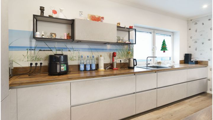 ***Modernes Anwesen - Haus mit Einliegerwohnung auf ca. 4.900 m² Grundstück mit Teich in Flachsmeer***