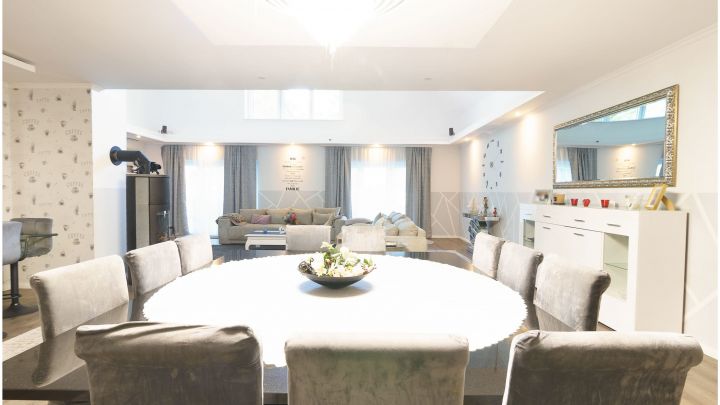 ***Modernes Anwesen - Haus mit Einliegerwohnung auf ca. 4.900 m² Grundstück mit Teich in Flachsmeer***