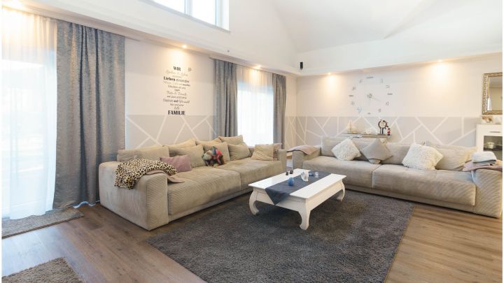 ***Modernes Anwesen - Haus mit Einliegerwohnung auf ca. 4.900 m² Grundstück mit Teich in Flachsmeer***