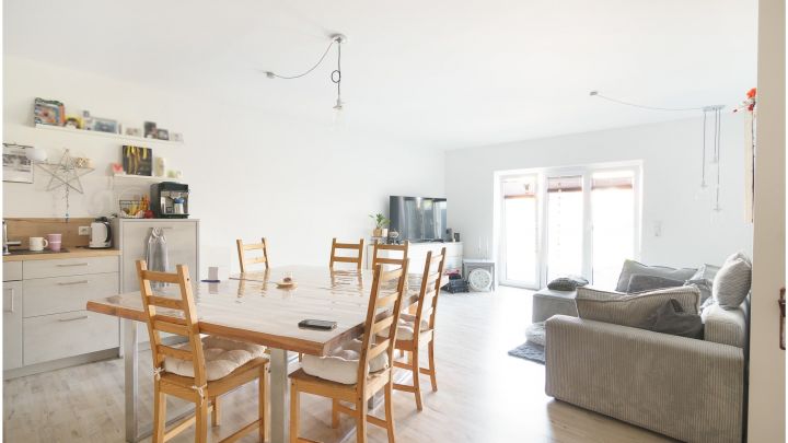 ***Modernes Anwesen - Haus mit Einliegerwohnung auf ca. 4.900 m² Grundstück mit Teich in Flachsmeer***