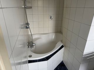 Badezimmer/Badewannendusche
