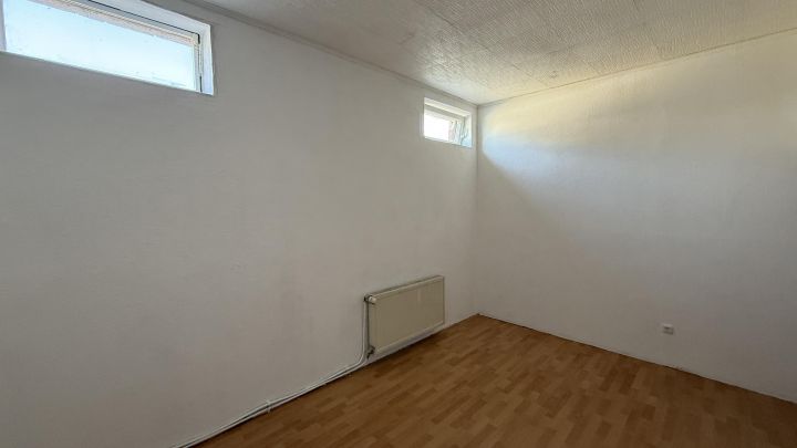 ***Geräumige 3-Zimmer-Wohnung mit eigener Auffahrt und Stellplatz sowie Garten - ideal für die kleine Familie***