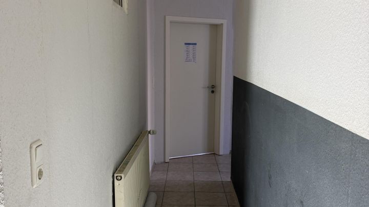 ***Geräumige 3-Zimmer-Wohnung mit eigener Auffahrt und Stellplatz sowie Garten - ideal für die kleine Familie***