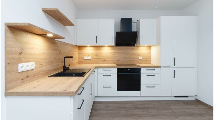 ***Exklusive Neubau-Wohnung - 4 ZKB - Reihenmittelhaus in Flachsmeer***

Carport, Garten, Einbauküche