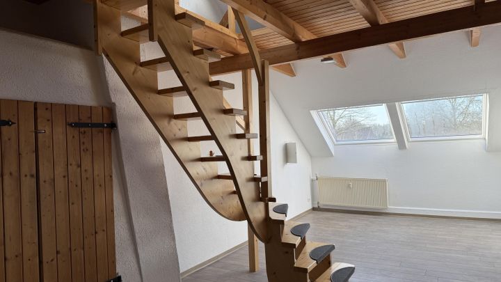 ***Gemütliche Single-Wohnung auf zwei Etagen im Dachgeschoss***