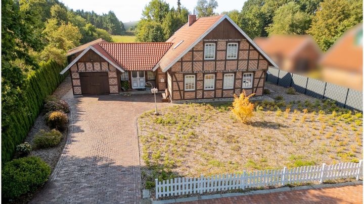 ***Modernes, hochwertig gebautes Fachwerkhaus mit viel Platz in bevorzugter Lage***

***Ein wunderschönes Haus und ein tolles Grundstück***