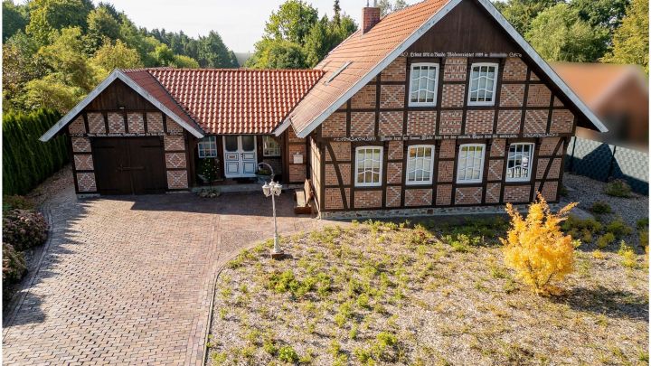 ***Modernes, hochwertig gebautes Fachwerkhaus mit viel Platz in bevorzugter Lage***

***Ein wunderschönes Haus und ein tolles Grundstück***