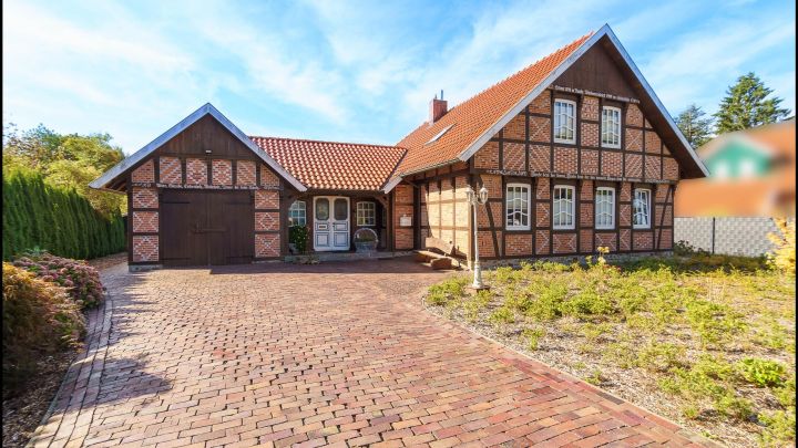 ***Modernes, hochwertig gebautes Fachwerkhaus mit viel Platz in bevorzugter Lage***

***Ein wunderschönes Haus und ein tolles Grundstück***