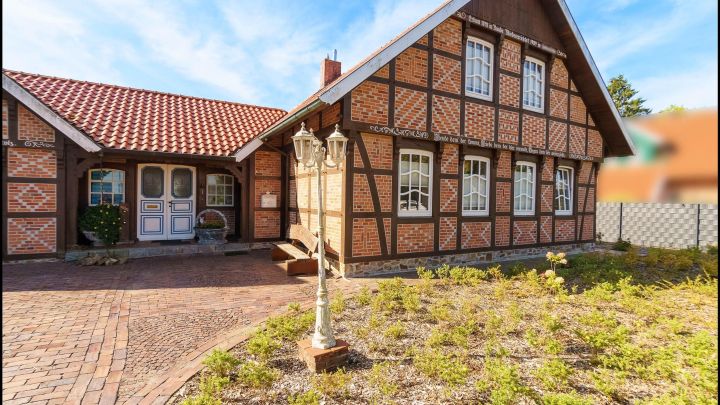 ***Modernes, hochwertig gebautes Fachwerkhaus mit viel Platz in bevorzugter Lage***

***Ein wunderschönes Haus und ein tolles Grundstück***