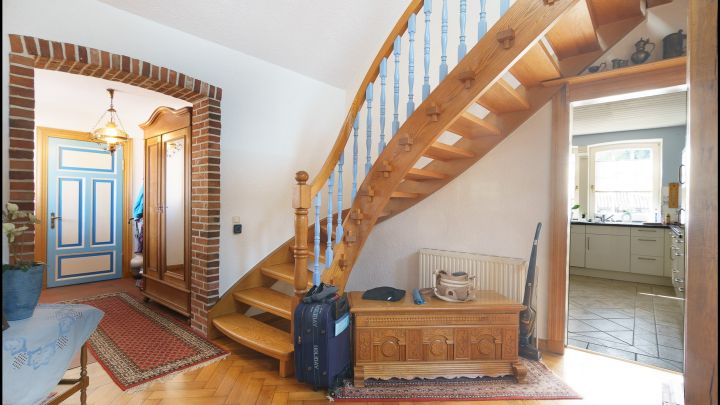 ***Modernes, hochwertig gebautes Fachwerkhaus mit viel Platz in bevorzugter Lage***

***Ein wunderschönes Haus und ein tolles Grundstück***