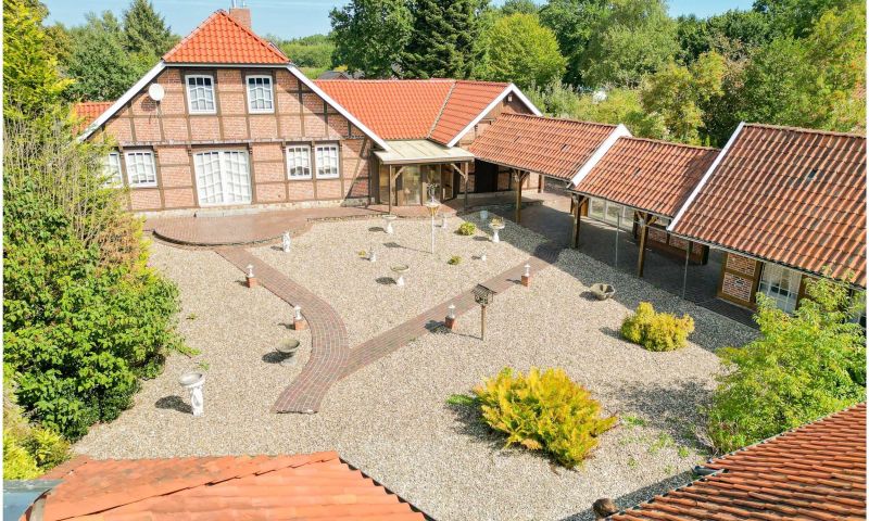 ***Modernes, hochwertig gebautes Fachwerkhaus mit viel Platz in bevorzugter Lage***

***Ein wunderschönes Haus und ein tolles Grundstück***