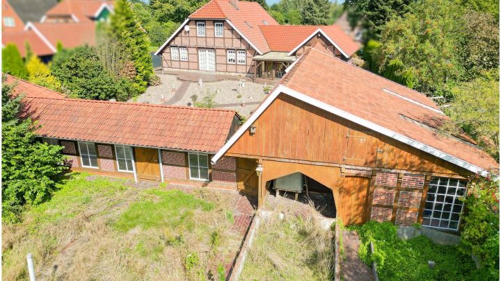 ***Modernes, hochwertig gebautes Fachwerkhaus mit viel Platz in bevorzugter Lage***

***Ein wunderschönes Haus und ein tolles Grundstück***