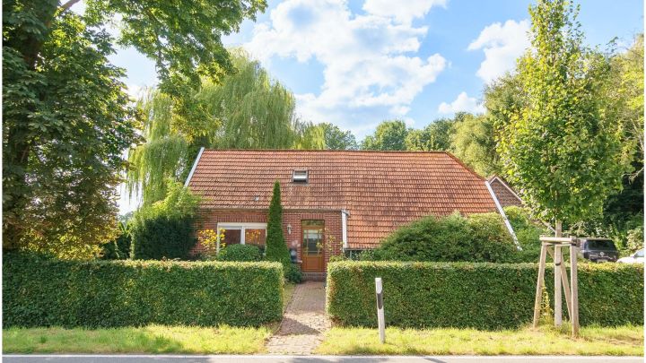 ***Ostfriesisches Fehnhaus mit großem Grundstück und viel Privatsphäre***